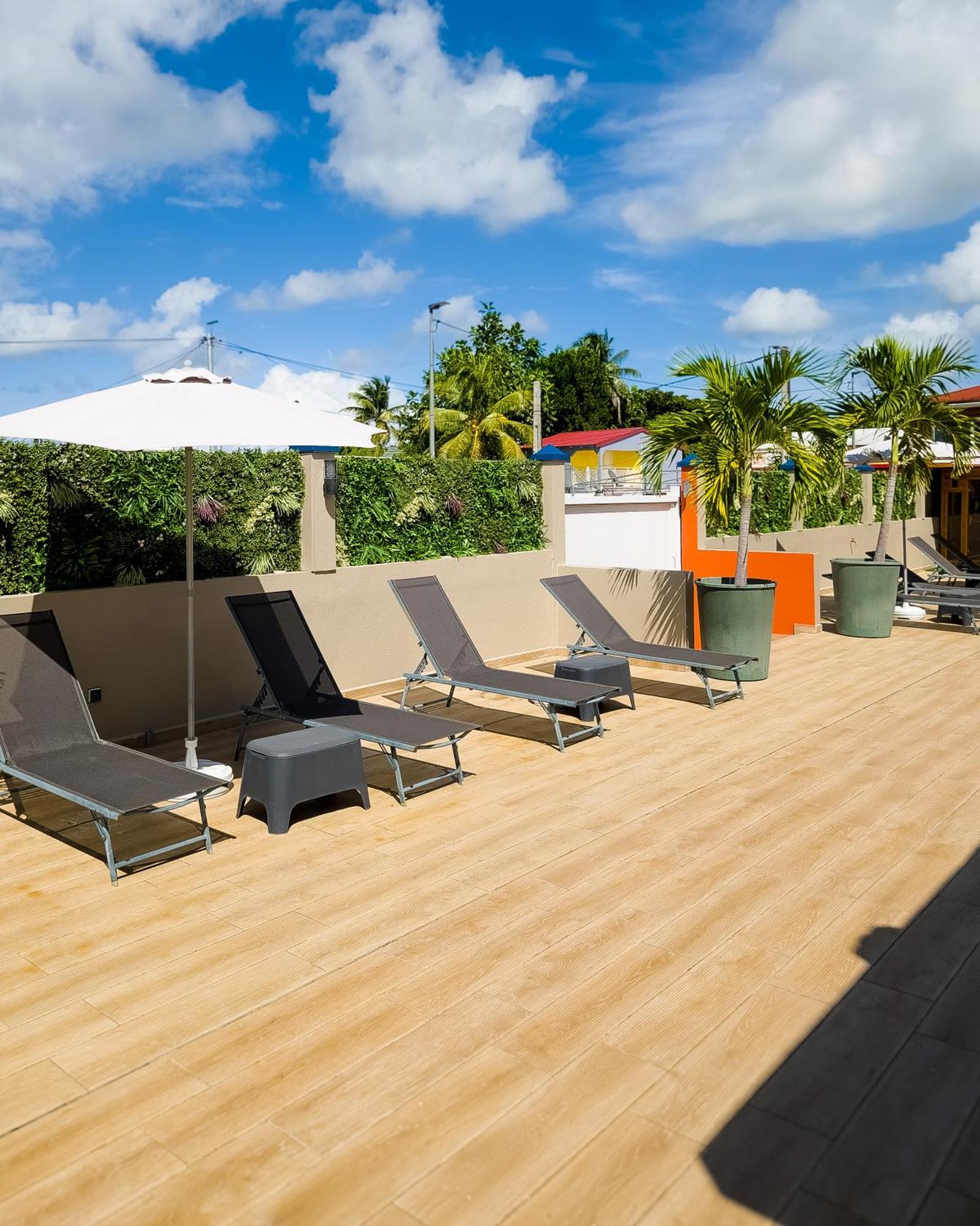 Evasion En Plein Coeur De La Ville Studio Jacuzzis Sauna Et Piscine Au Centre De Port-Louis Exterior photo